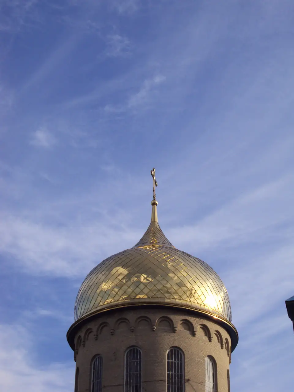 Romensʹka vulytsya v Sumakh Купол храму на вулиці Роменській в Сумах