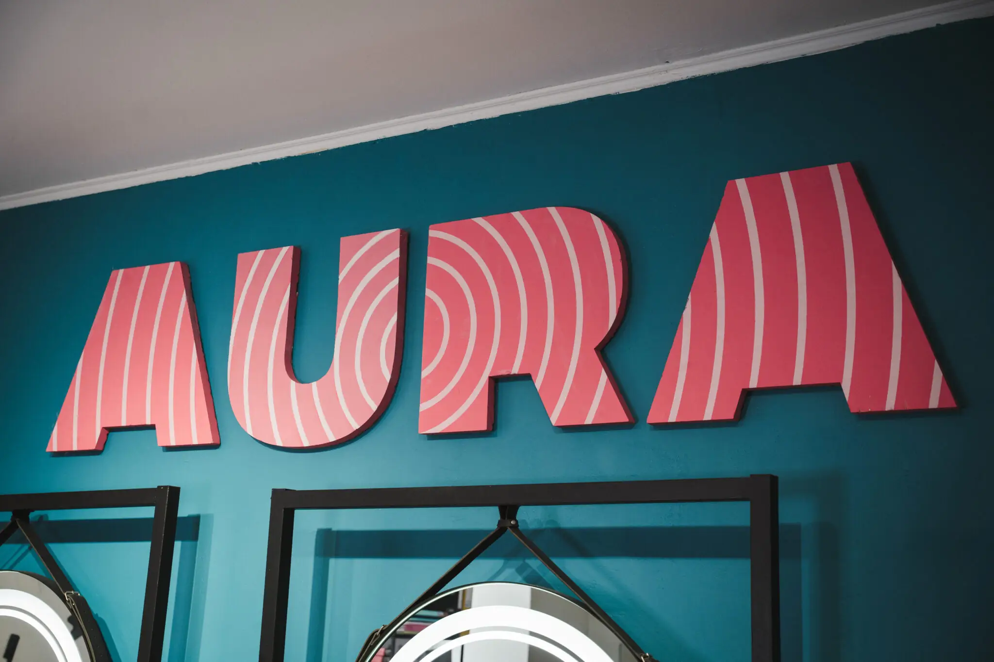 aura beauty school 2 Логотип школи