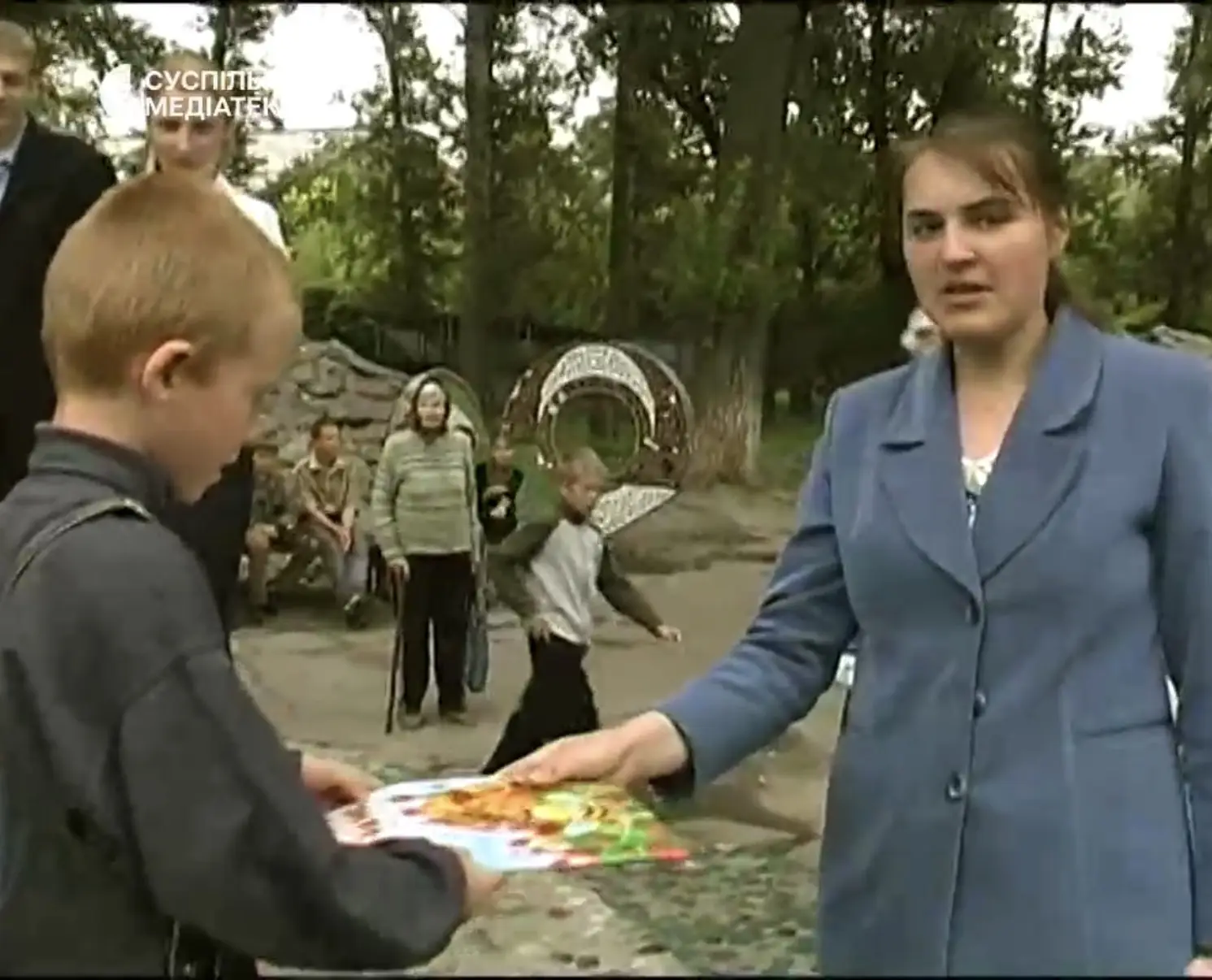 dytiacha prohrama na den nezalezhnosti 2004
