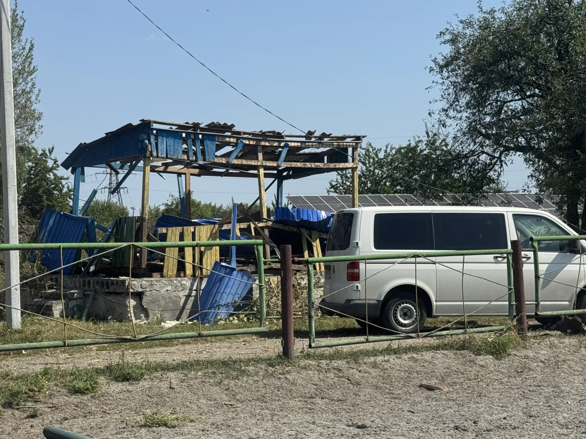 poshkodzhennia v shkoli z koniamy u sumakh Пошкодження в школі з конями в Сумах