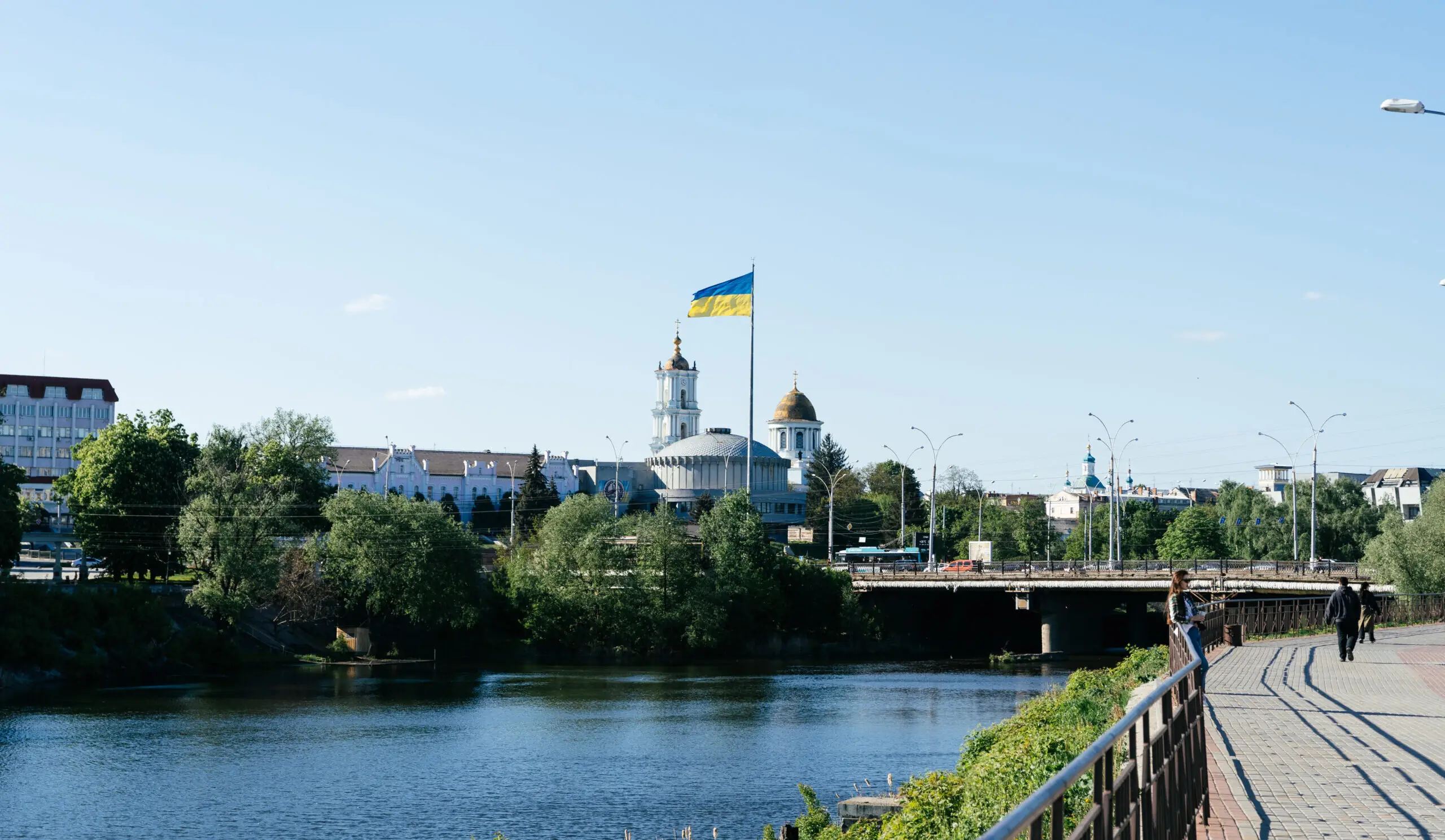Прапор України в центрі Сум