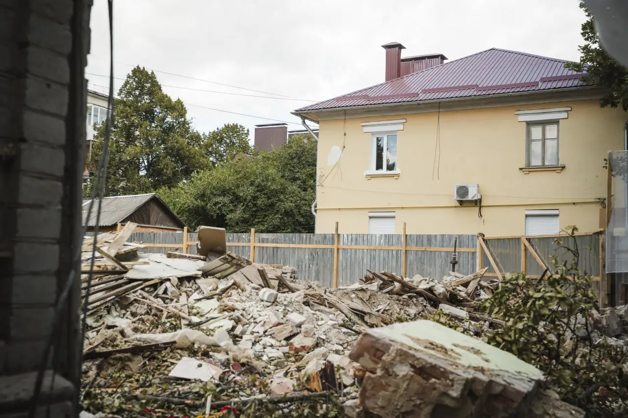 ruinuvannia budynku na Pokrovskii 2