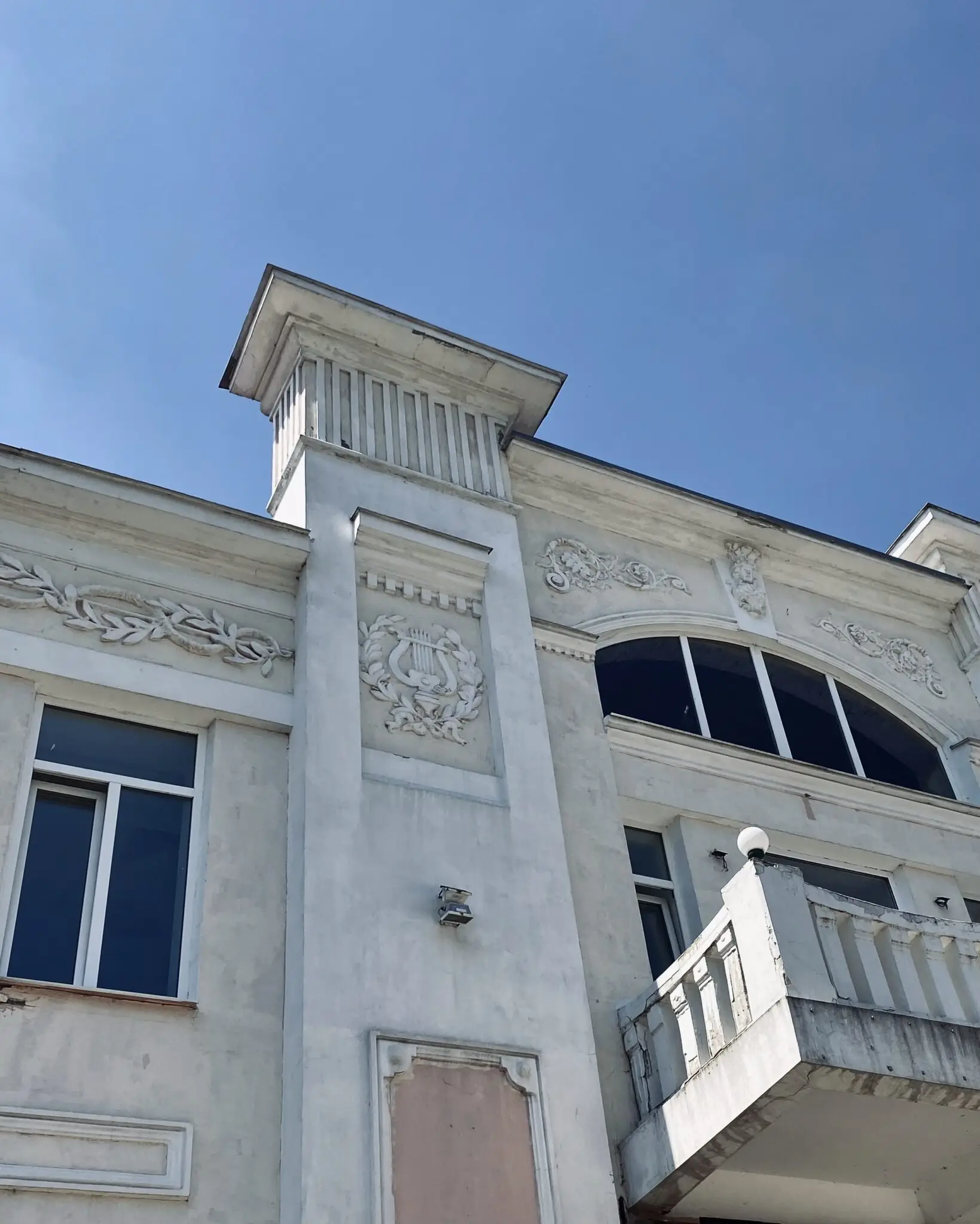 Будівля колишнього кінотеатру в Сумах