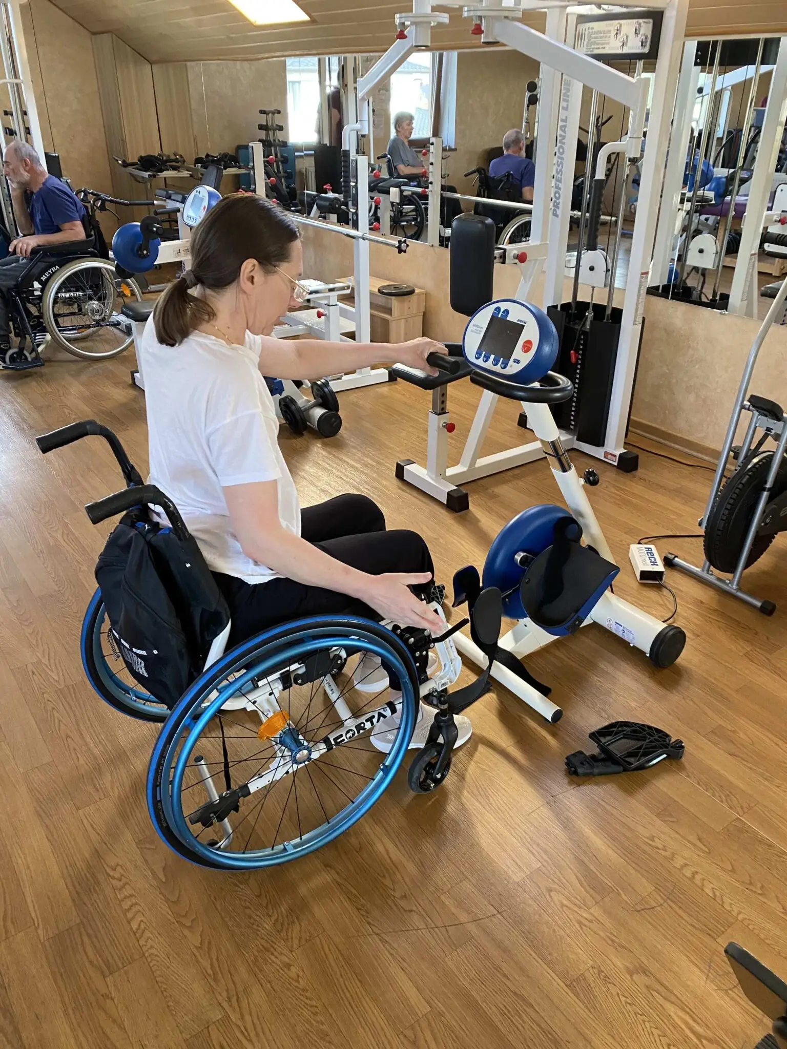 trenazher dzerkalo reabilitatsiia
