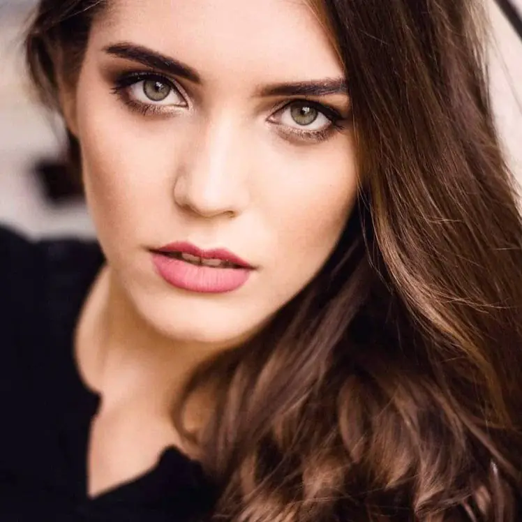 8a76d9c0 e63e 4b06 b00b 0ea529df2c37